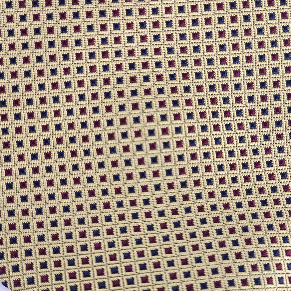 BROOKS BROTHERS MAKERS  Gold Silk Tie.
